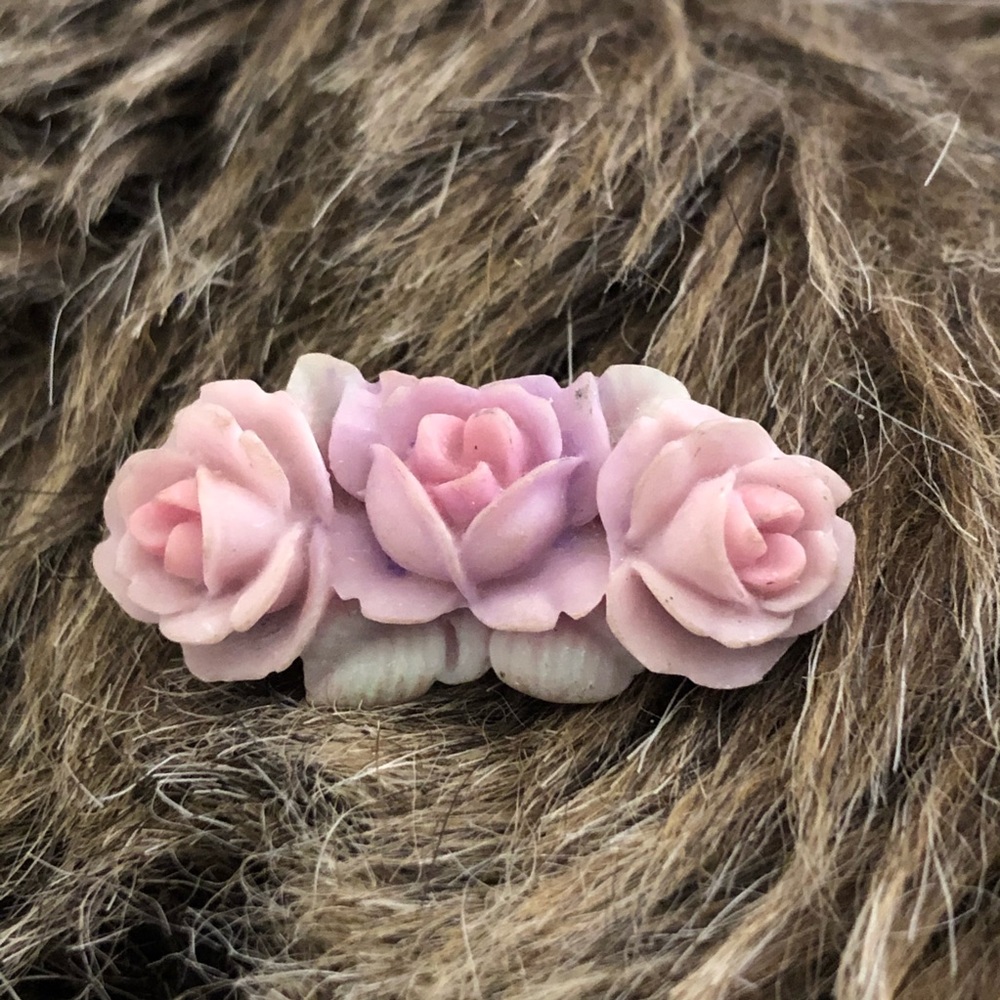 Vintage 80s cast resin triple rose brooch pin